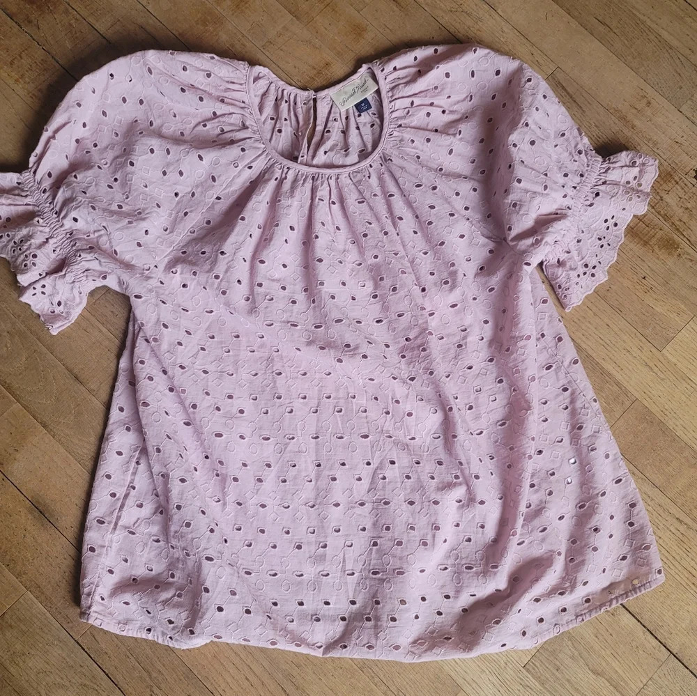 Universal Thread Women's Lilac‎ Eyelet Puff Sleeve Blouse, Size M - Picture 6 of 9